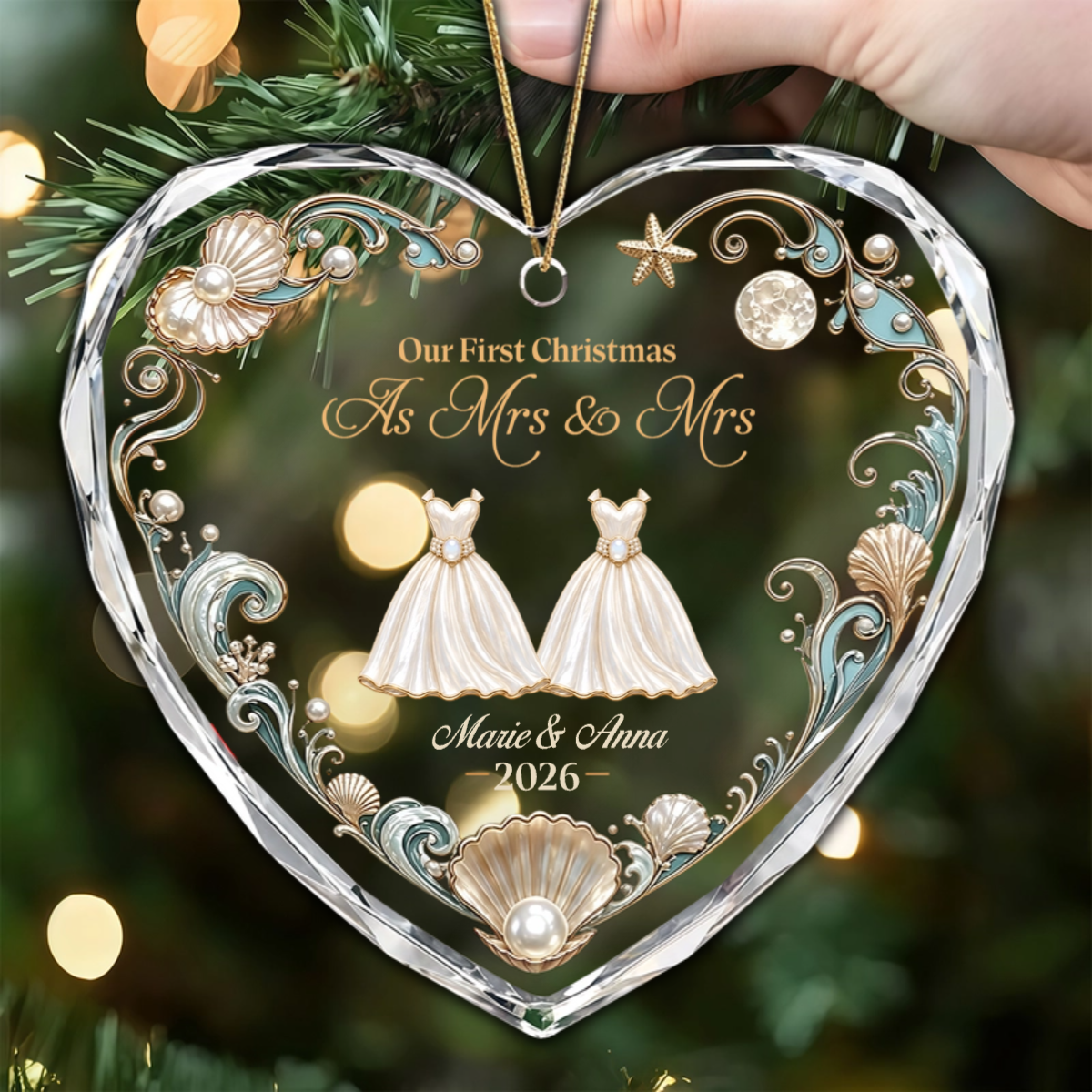 FirstChristmasLove PersonalisedGift_GlassHeartOrnamentForCouples9